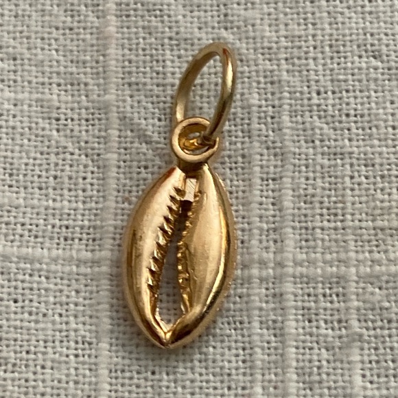 5/$10❤️❤️❤️NEW ROSE GOLD TONE ALLOY COWRIE SHELL CHARM PENDANT - Picture 1 of 2